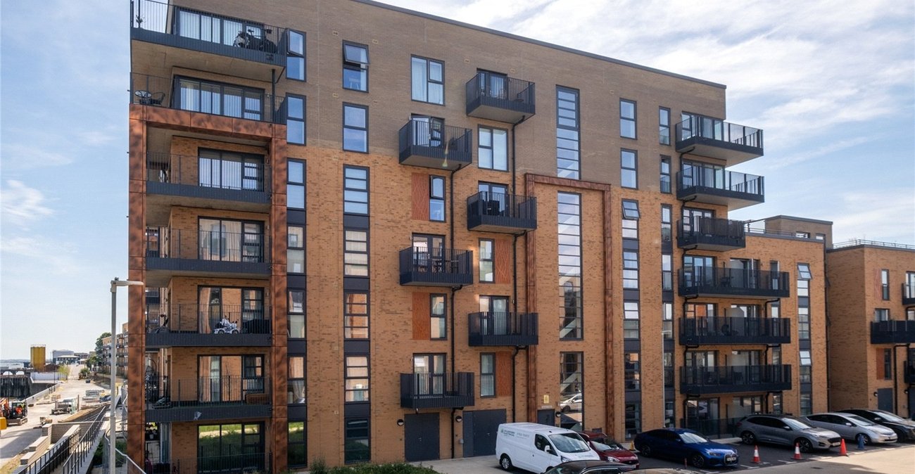 2 bedroom property for sale in  | Robinson Michael & Jackson