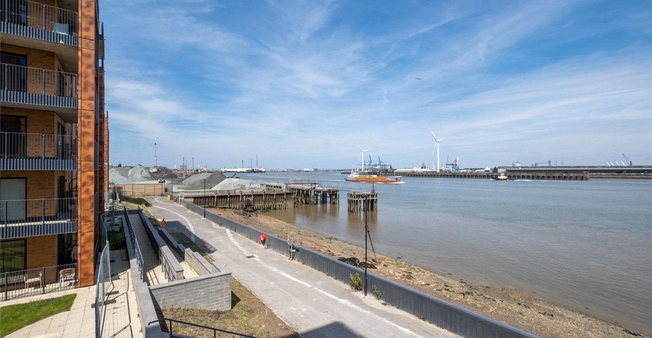 2 bedroom property for sale in  | Robinson Michael & Jackson