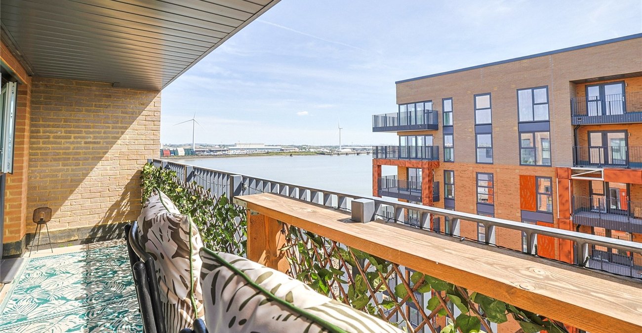 2 bedroom property for sale in  | Robinson Michael & Jackson