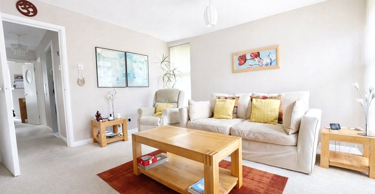 2 bedroom property for sale in London | Robinson Jackson