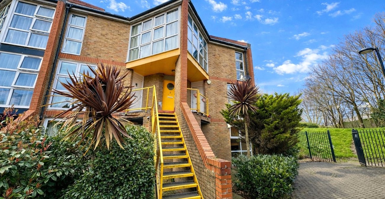 2 bedroom property for sale in London | Robinson Jackson