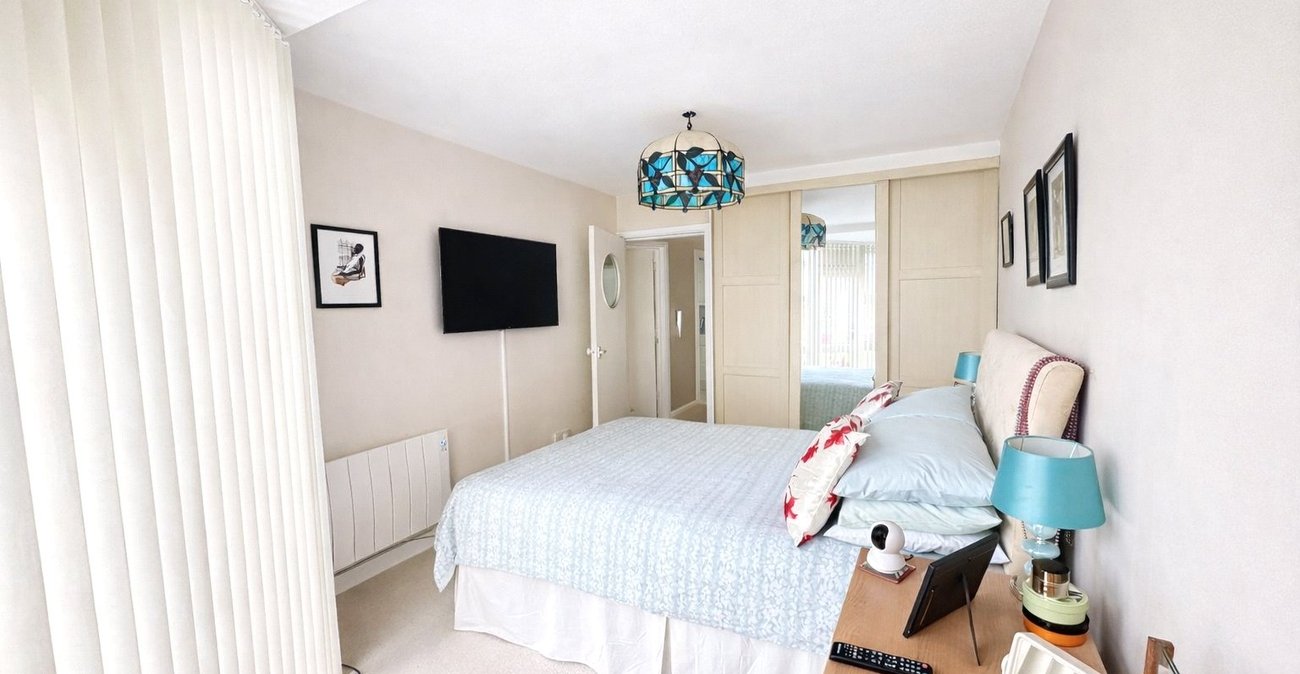 2 bedroom property for sale in London | Robinson Jackson