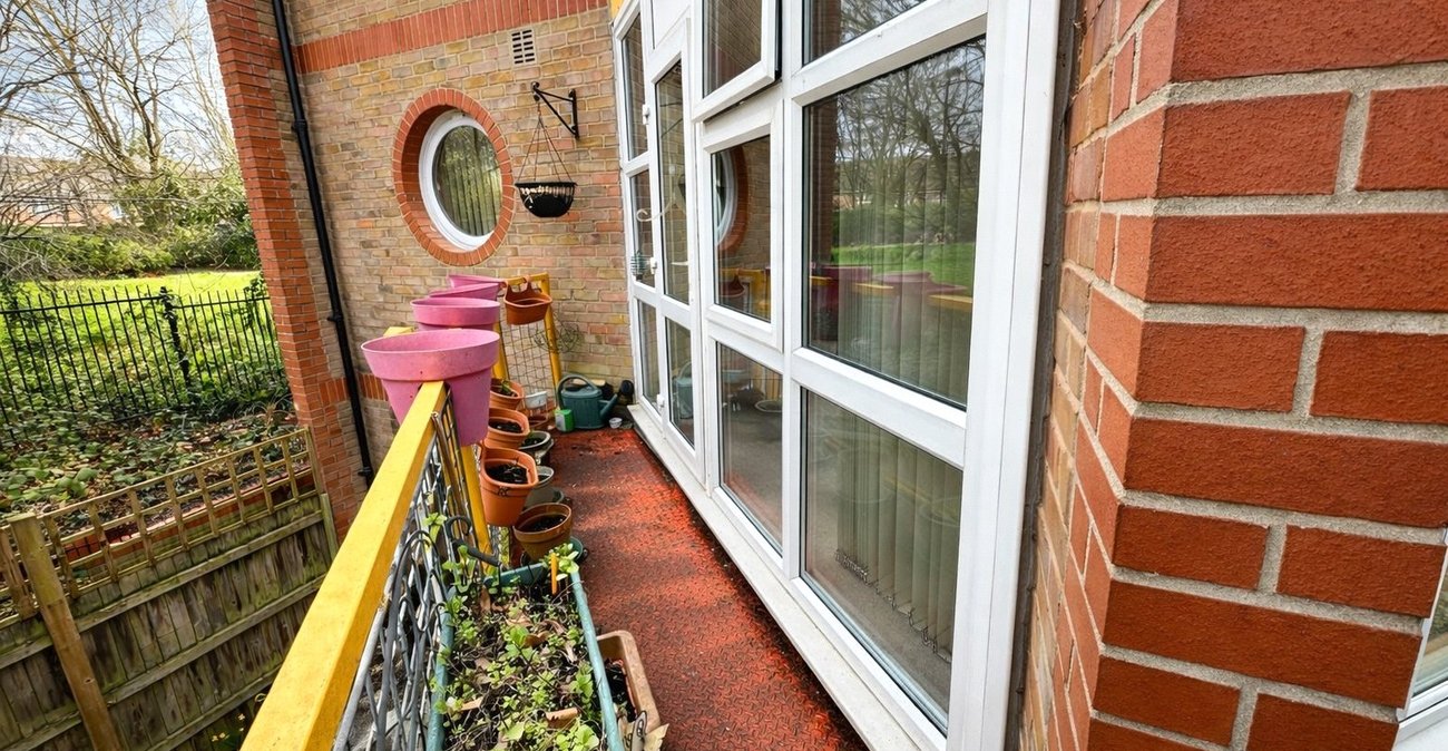 2 bedroom property for sale in London | Robinson Jackson