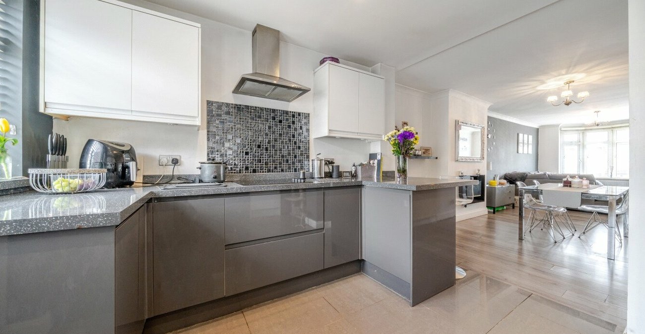 4 bedroom house for sale in South Welling | Robinson Jackson