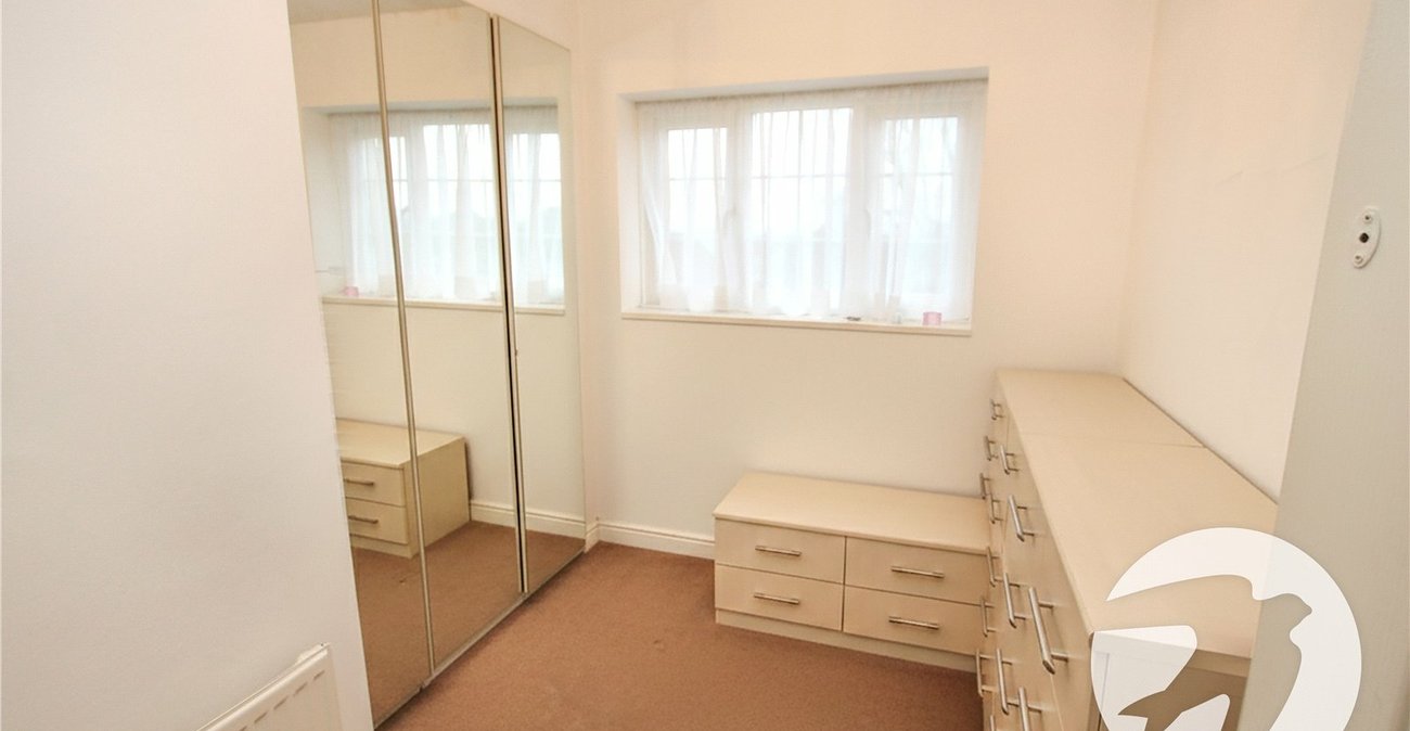 3 bedroom house for sale in London | Robinson Jackson