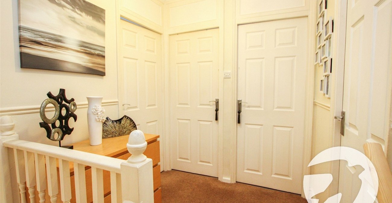 3 bedroom house for sale in London | Robinson Jackson