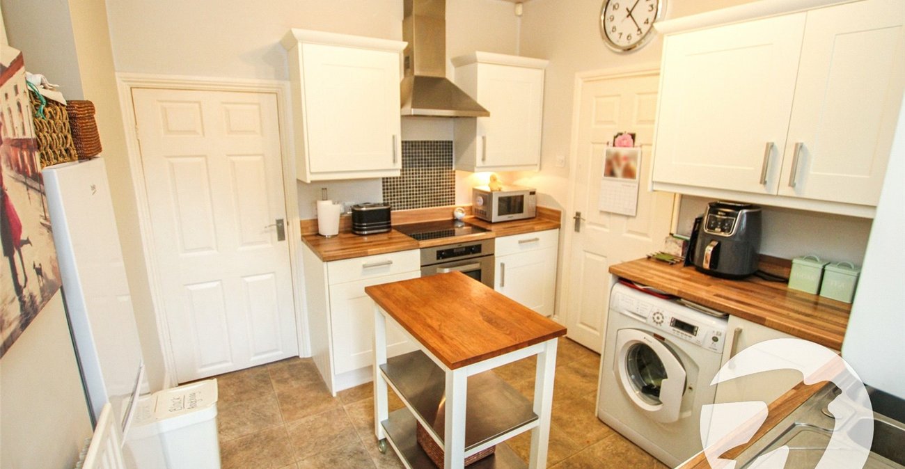 3 bedroom house for sale in London | Robinson Jackson