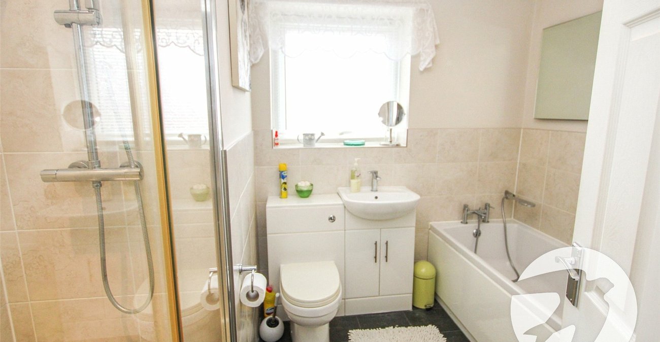 3 bedroom house for sale in London | Robinson Jackson