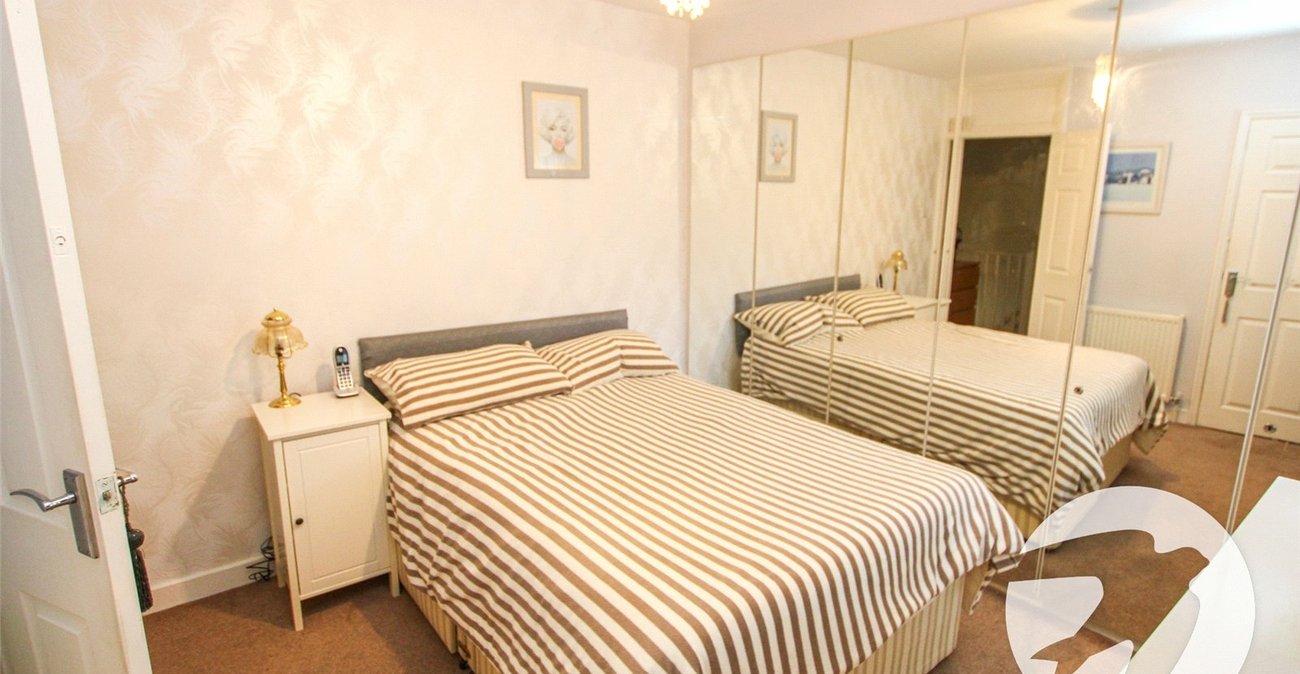 3 bedroom house for sale in London | Robinson Jackson