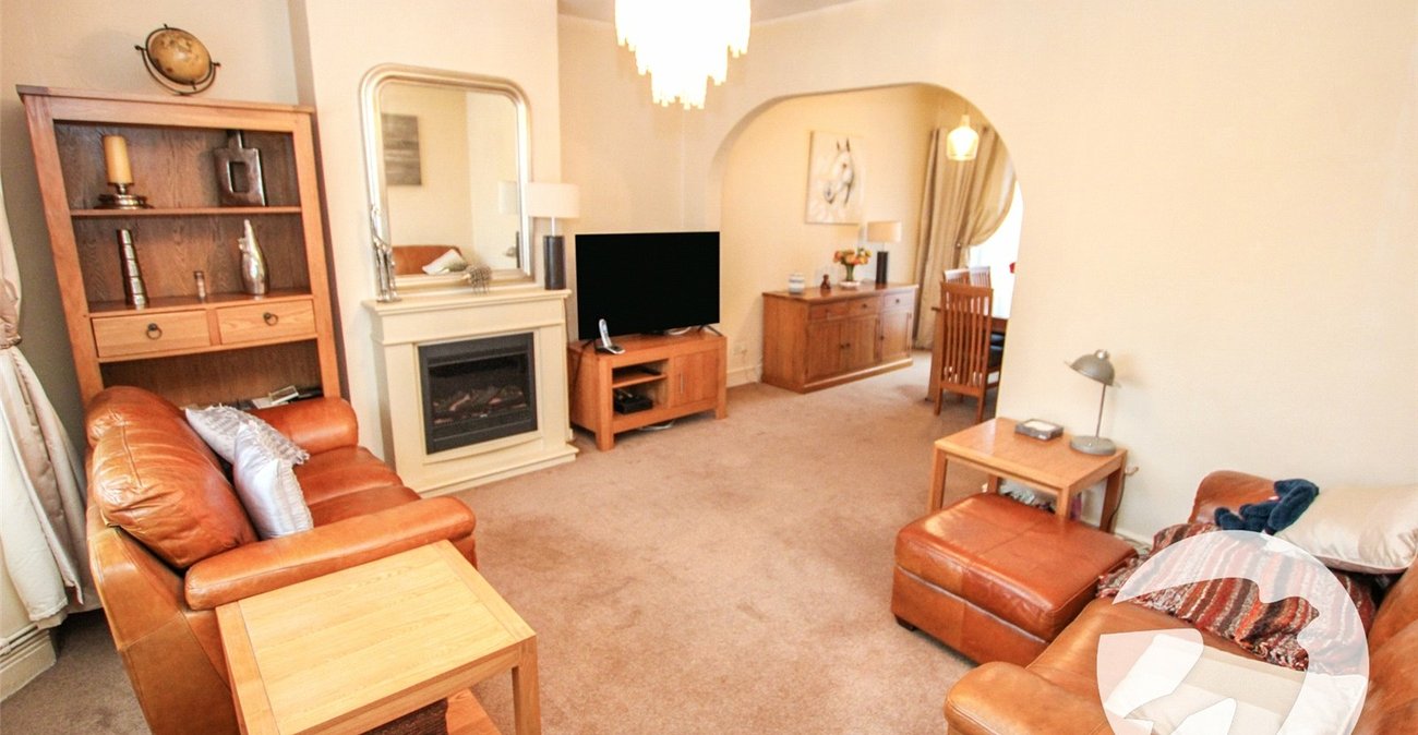 3 bedroom house for sale in London | Robinson Jackson