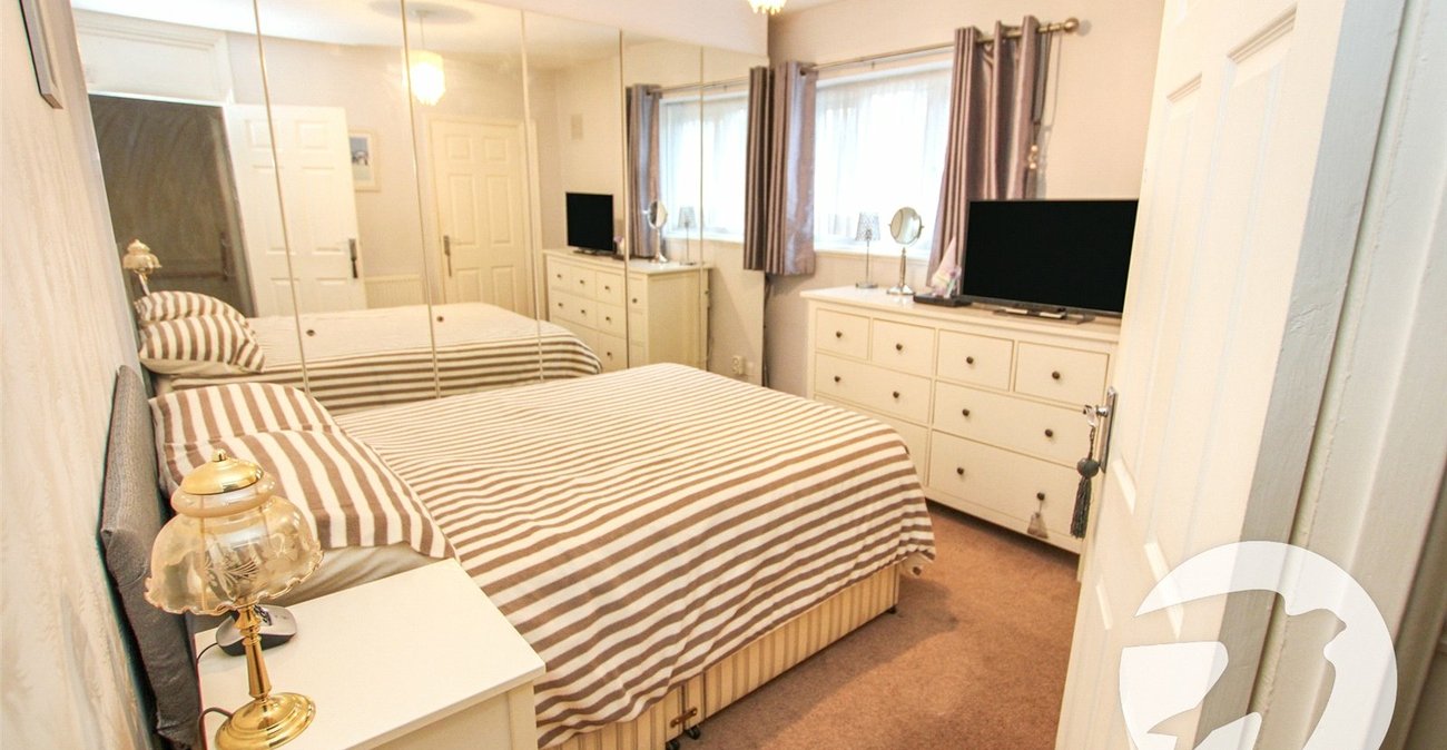 3 bedroom house for sale in London | Robinson Jackson