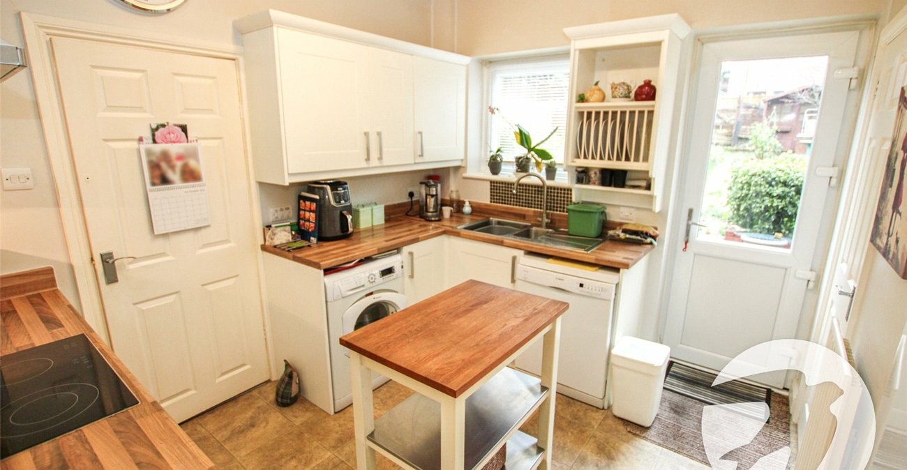 3 bedroom house for sale in London | Robinson Jackson