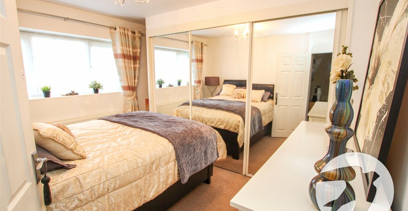 3 bedroom house for sale in London | Robinson Jackson