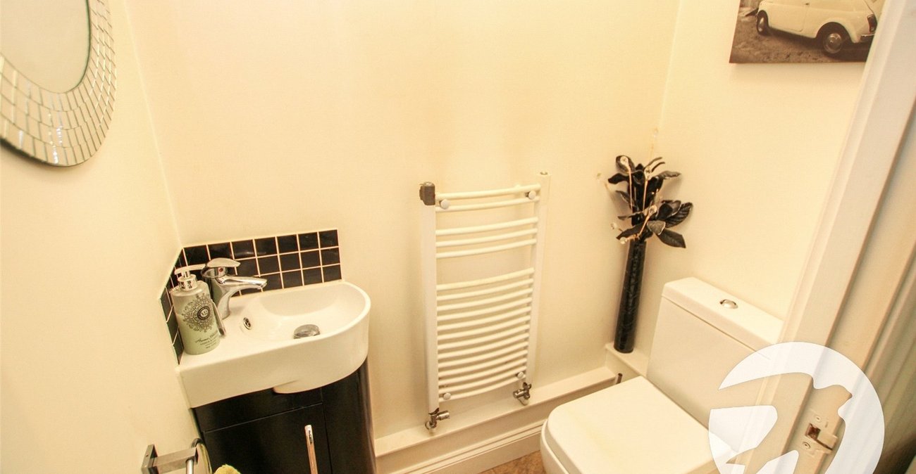 3 bedroom house for sale in London | Robinson Jackson