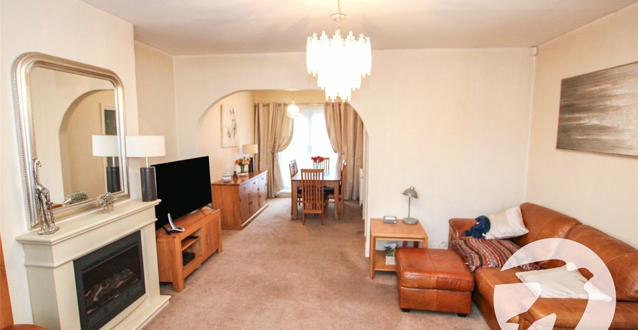 3 bedroom house for sale in London | Robinson Jackson