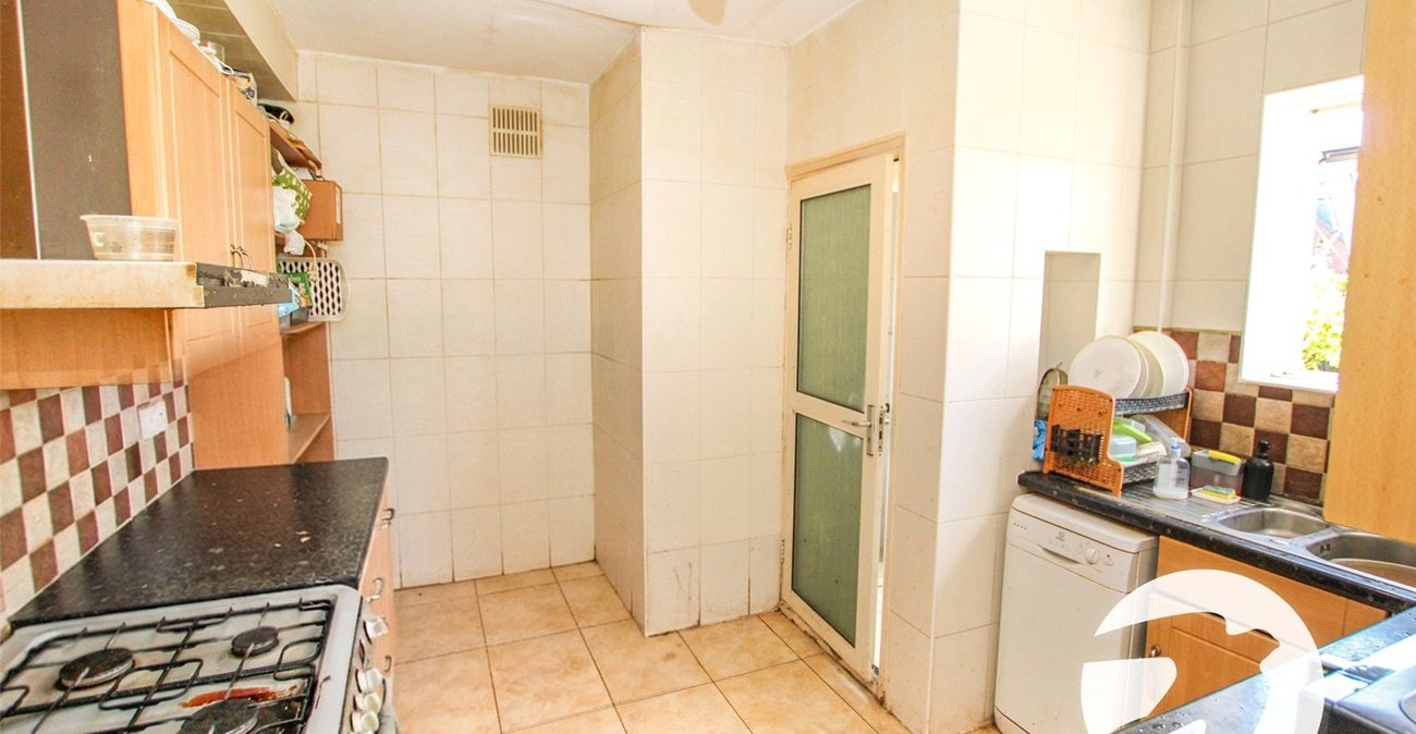 4 bedroom house for sale in London | Robinson Jackson