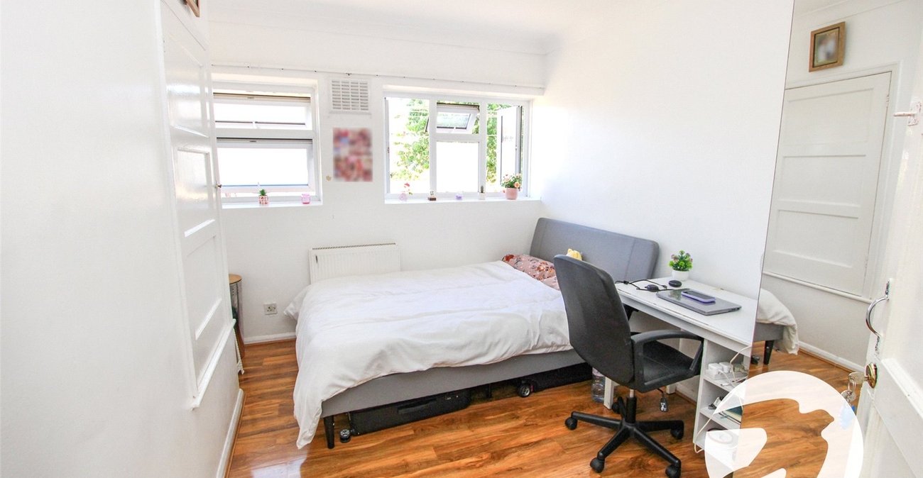 4 bedroom house for sale in London | Robinson Jackson