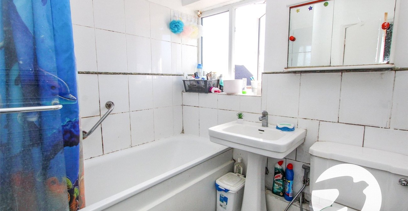 4 bedroom house for sale in London | Robinson Jackson