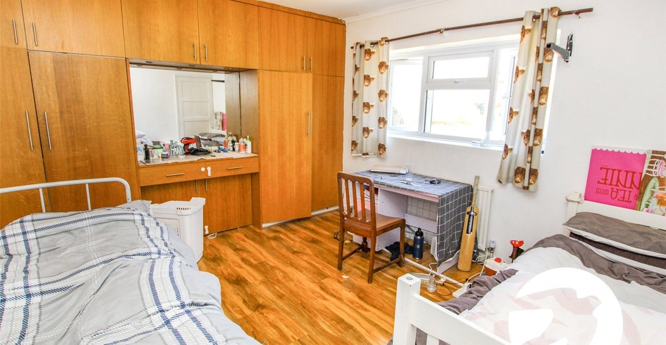 4 bedroom house for sale in London | Robinson Jackson