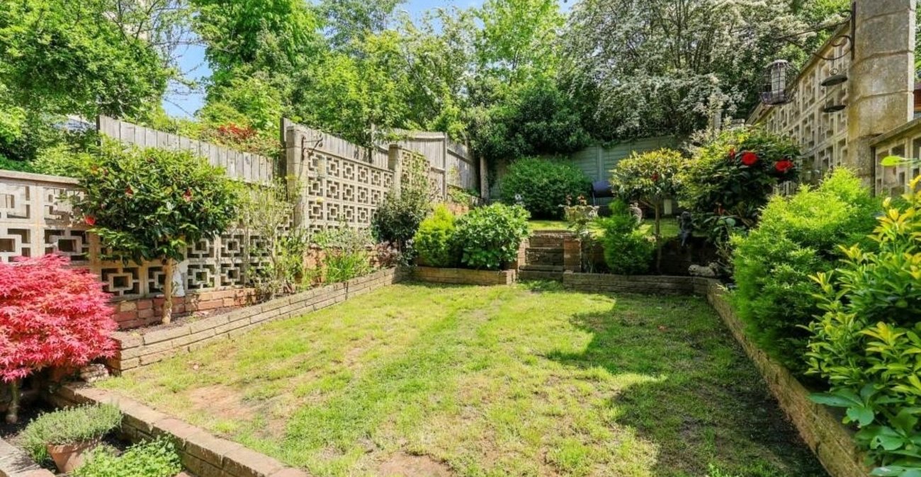 4 bedroom property for sale in London | Robinson Jackson