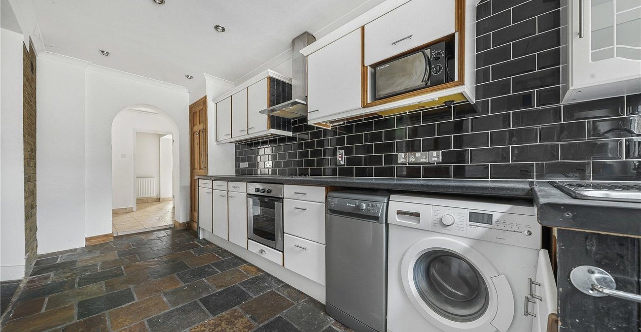 2 bedroom house for sale in Welling | Robinson Jackson