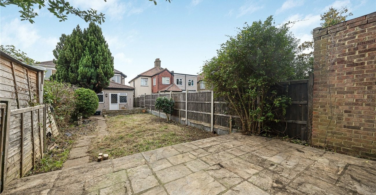 2 bedroom house for sale in Welling | Robinson Jackson