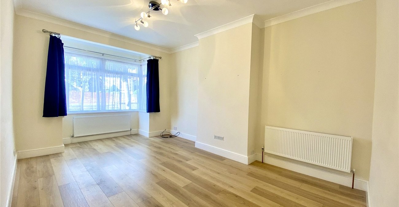 3 bedroom bungalow for sale in Sidcup | Robinson Jackson