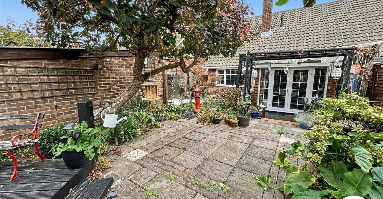 3 bedroom bungalow for sale in Rochester | Robinson Michael & Jackson