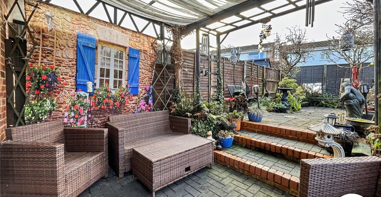 3 bedroom bungalow for sale in Rochester | Robinson Michael & Jackson