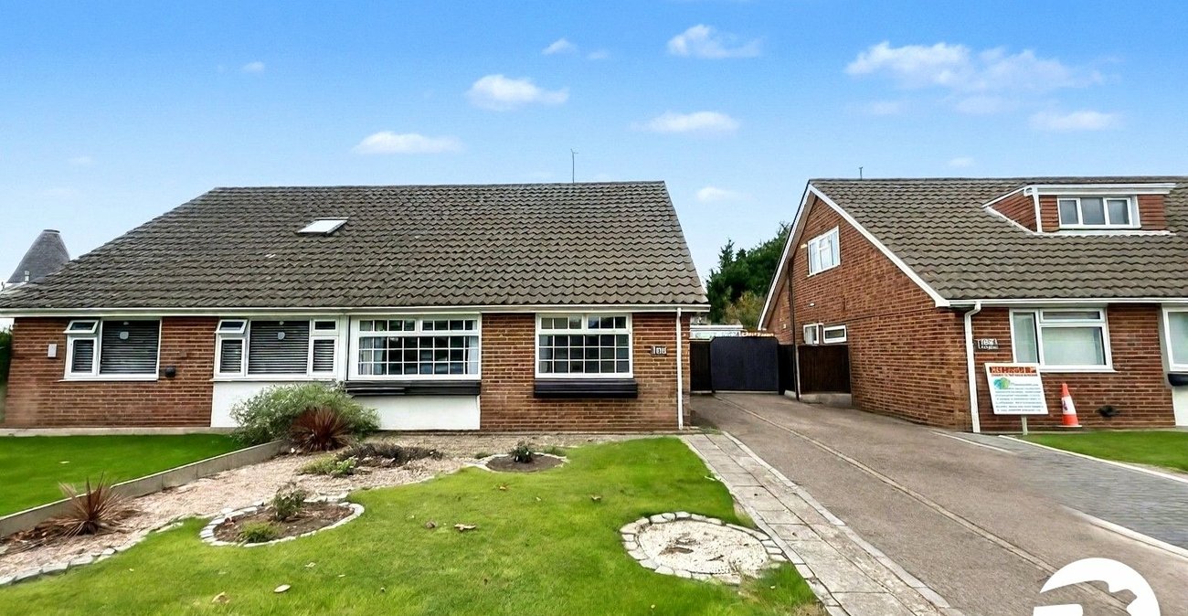 3 bedroom bungalow for sale in Rochester | Robinson Michael & Jackson