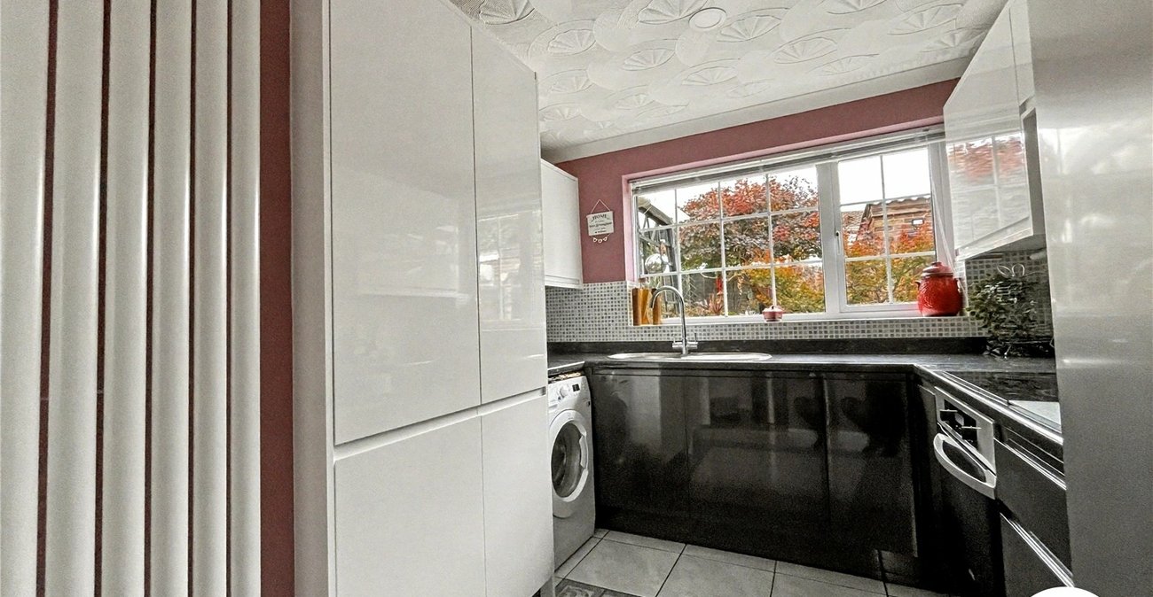 3 bedroom bungalow for sale in Rochester | Robinson Michael & Jackson