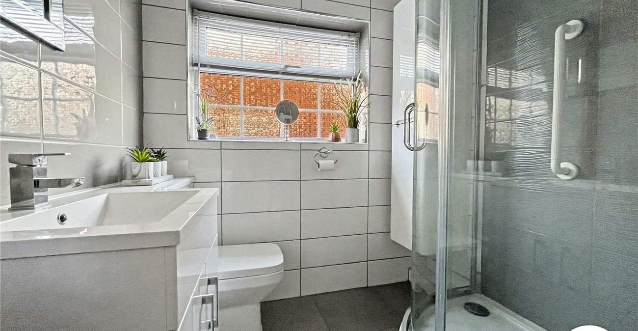 3 bedroom bungalow for sale in Rochester | Robinson Michael & Jackson