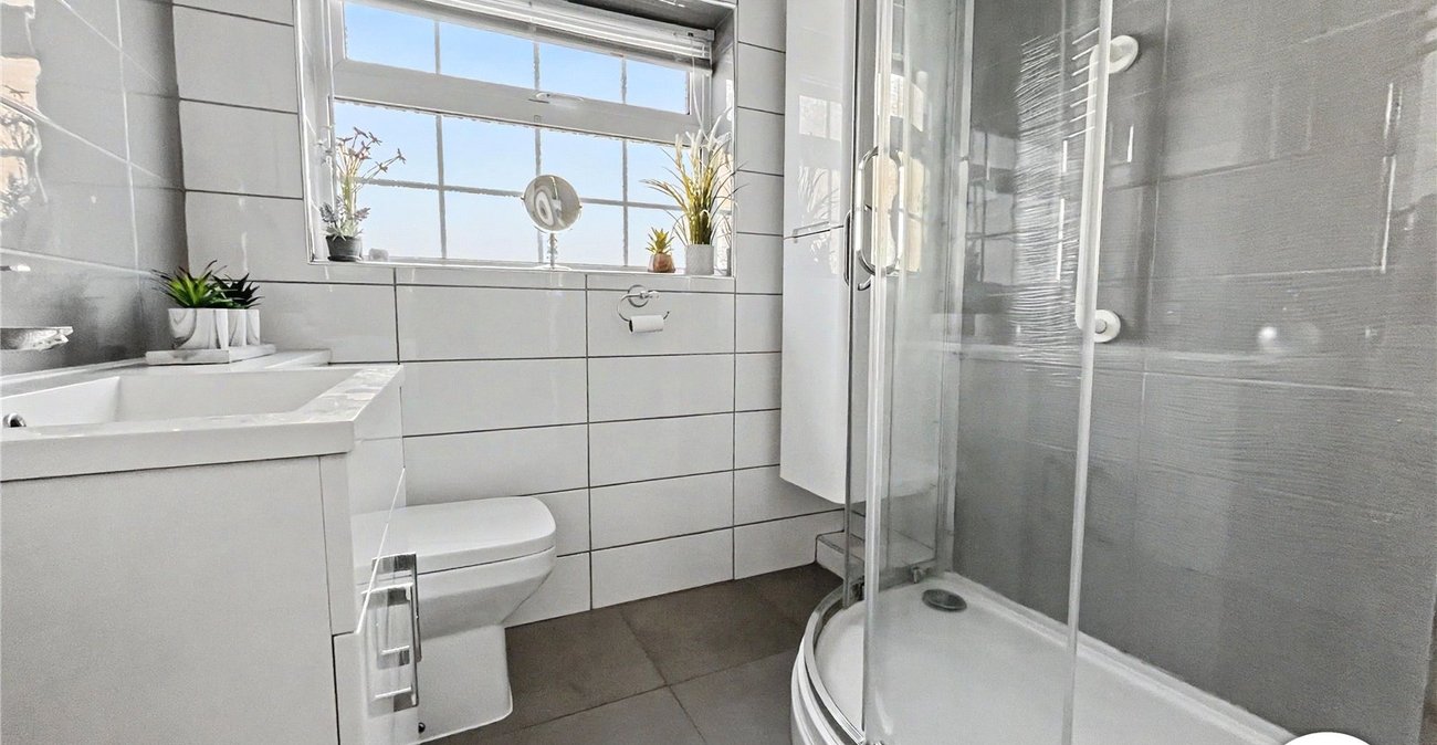 3 bedroom bungalow for sale in Rochester | Robinson Michael & Jackson