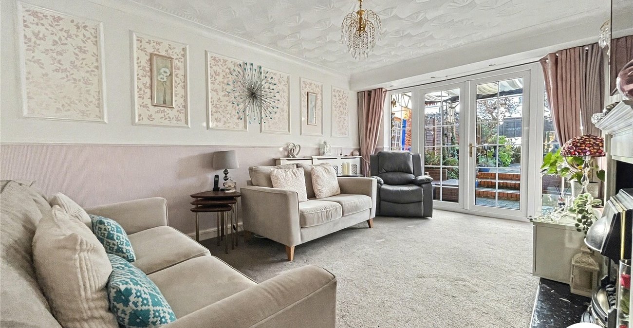 3 bedroom bungalow for sale in Rochester | Robinson Michael & Jackson