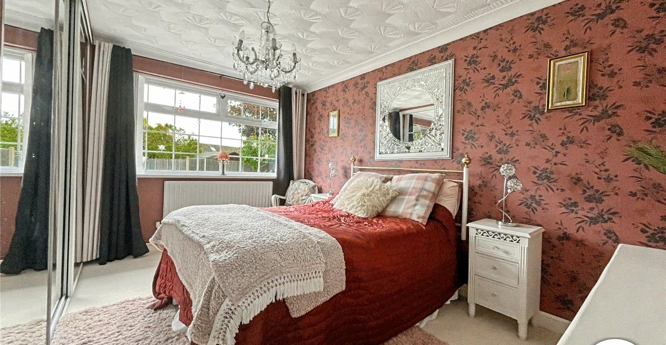 3 bedroom bungalow for sale in Rochester | Robinson Michael & Jackson