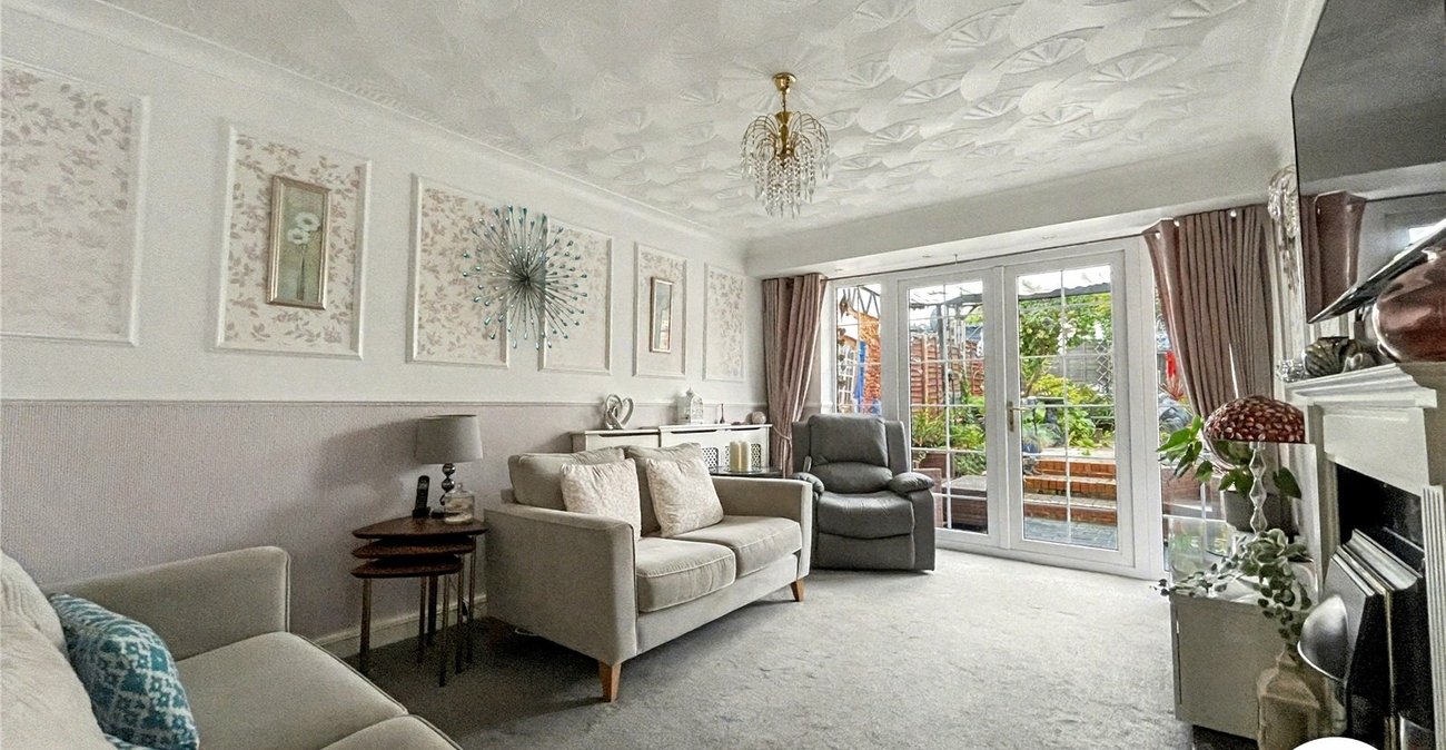 3 bedroom bungalow for sale in Rochester | Robinson Michael & Jackson