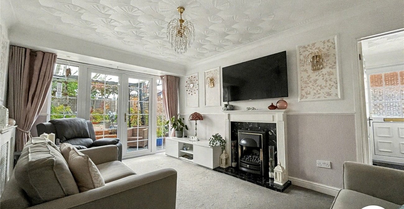 3 bedroom bungalow for sale in Rochester | Robinson Michael & Jackson