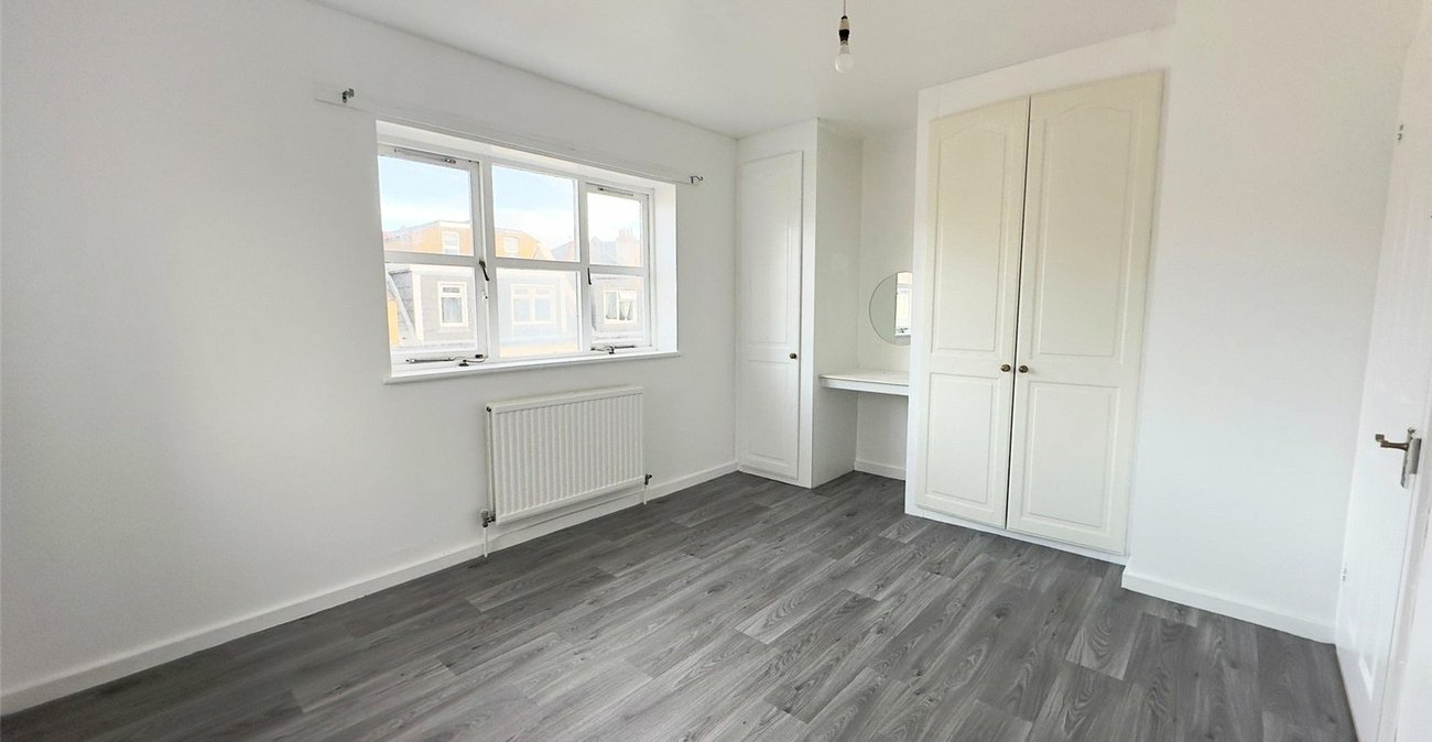 2 bedroom house for sale in London | Robinson Jackson