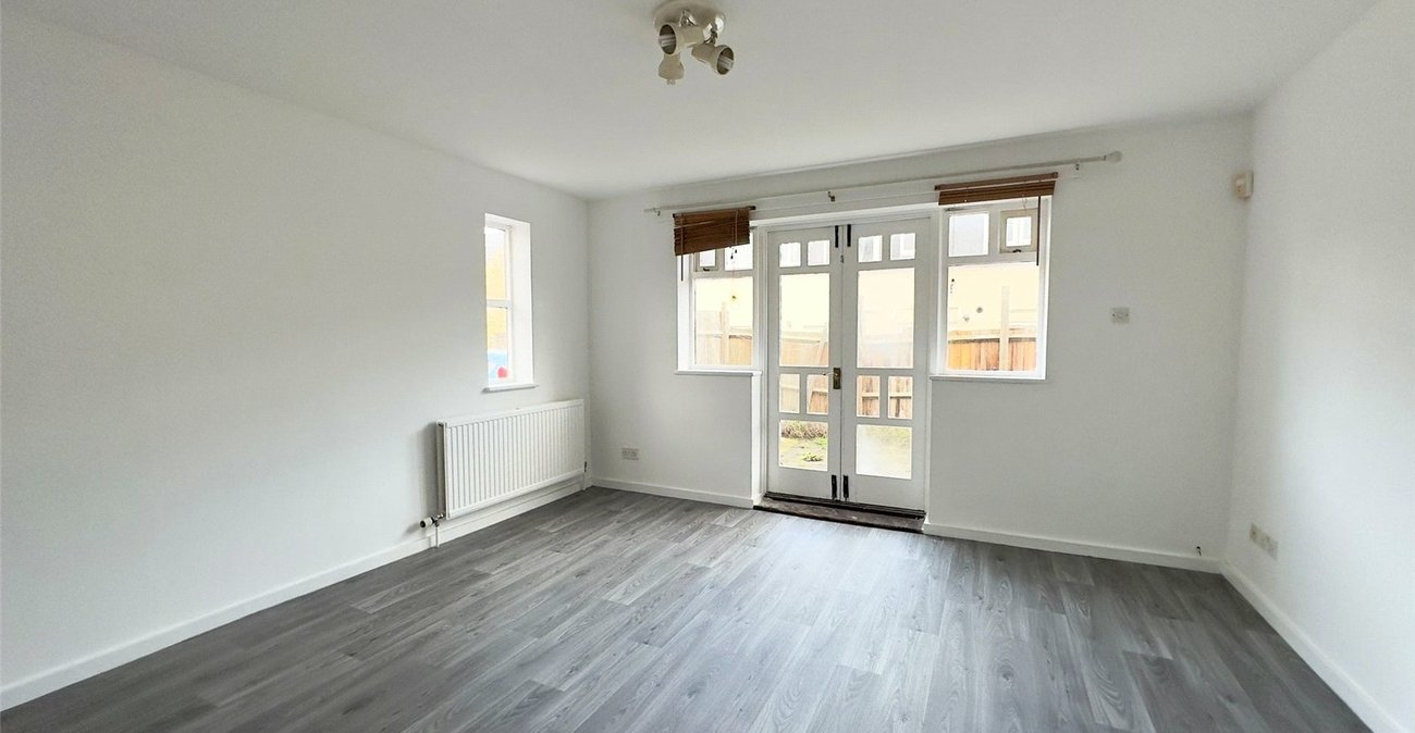 2 bedroom house for sale in London | Robinson Jackson