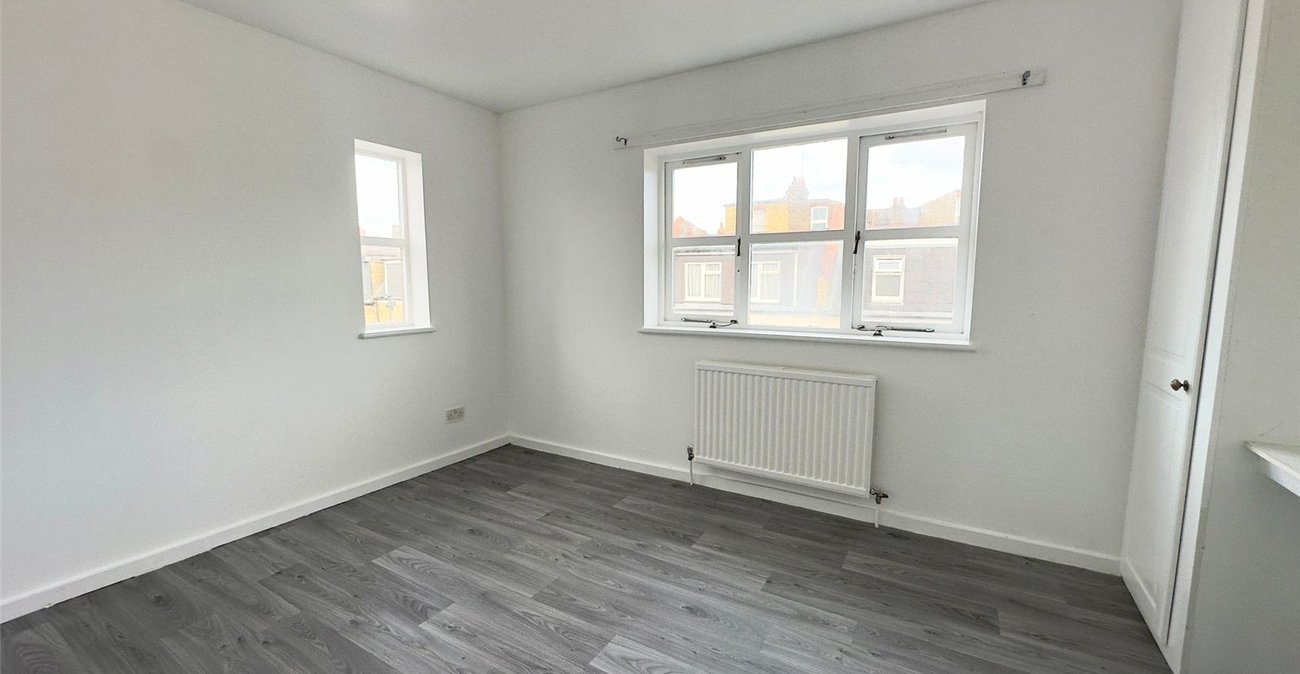 2 bedroom house for sale in London | Robinson Jackson