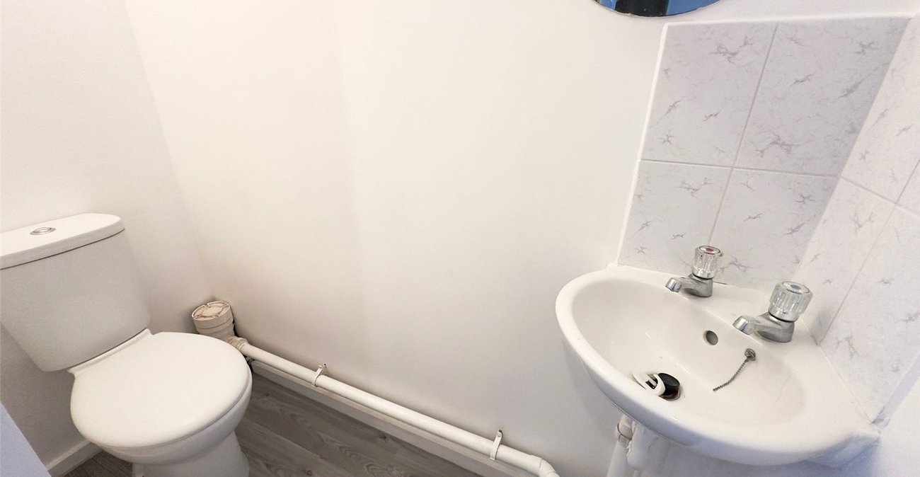 2 bedroom house for sale in London | Robinson Jackson