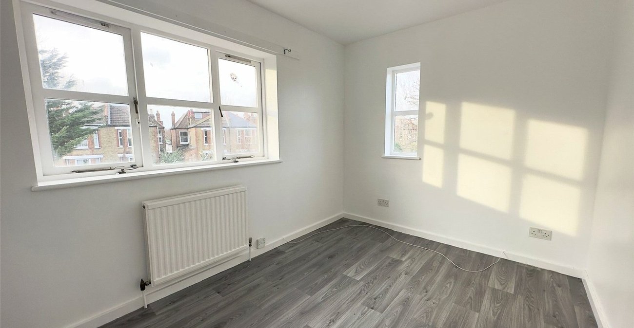 2 bedroom house for sale in London | Robinson Jackson