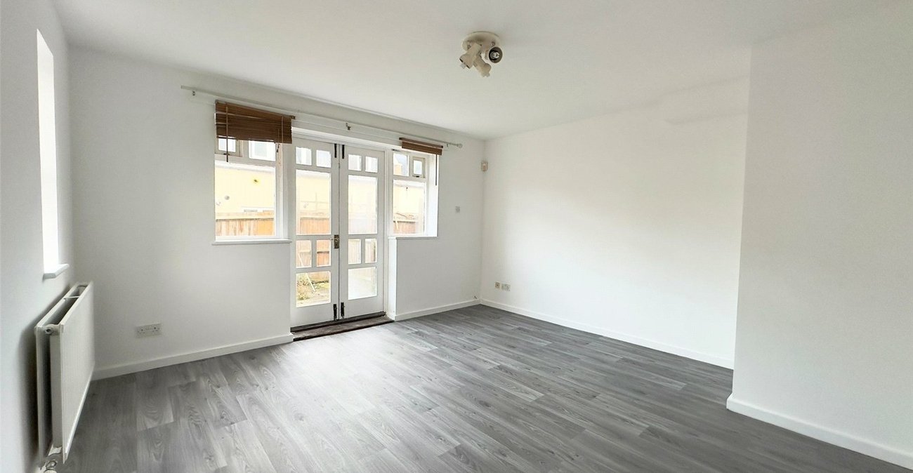 2 bedroom house for sale in London | Robinson Jackson