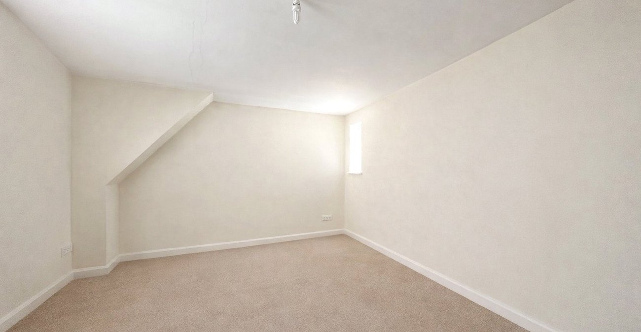 2 bedroom house for sale in London | Robinson Jackson