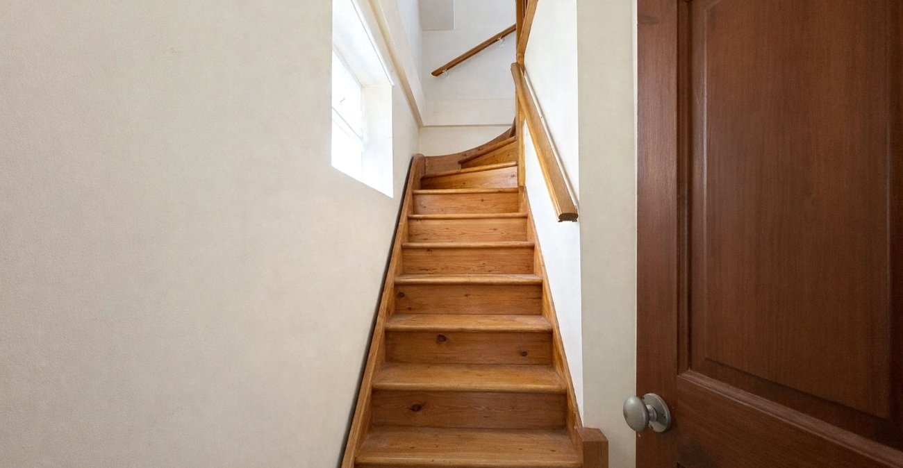 2 bedroom house for sale in London | Robinson Jackson