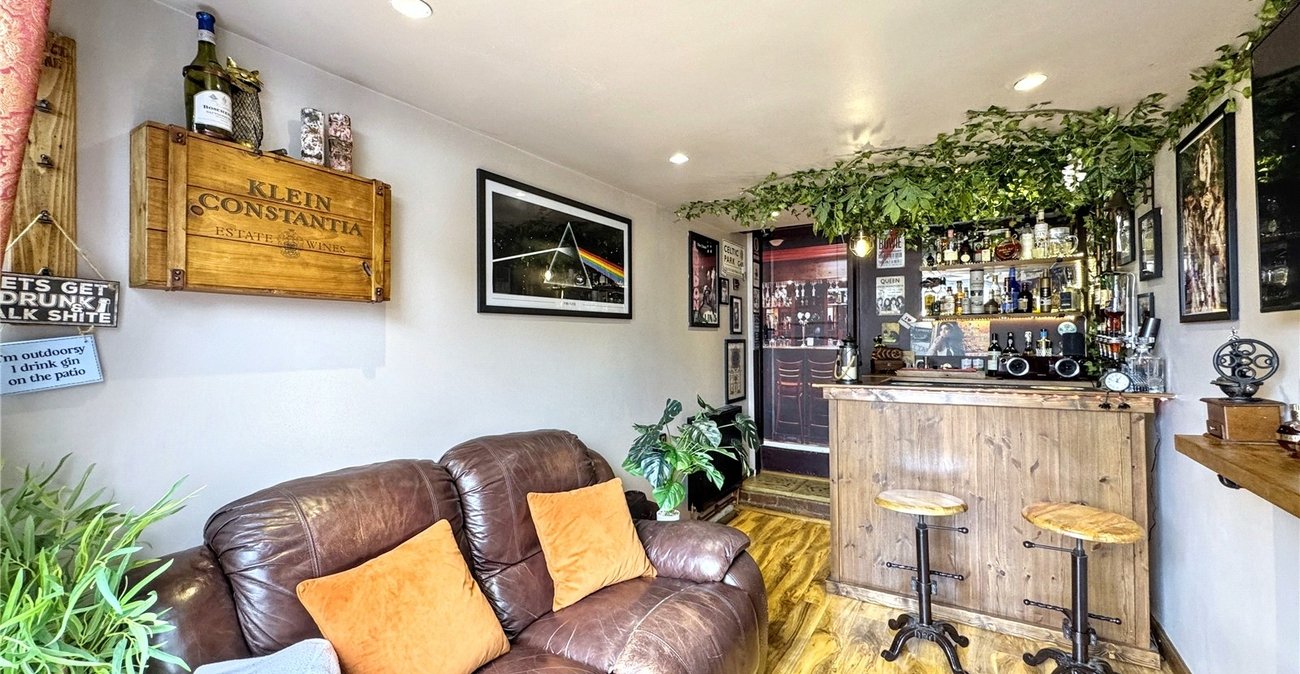 4 bedroom house for sale in Rainham | Robinson Michael & Jackson