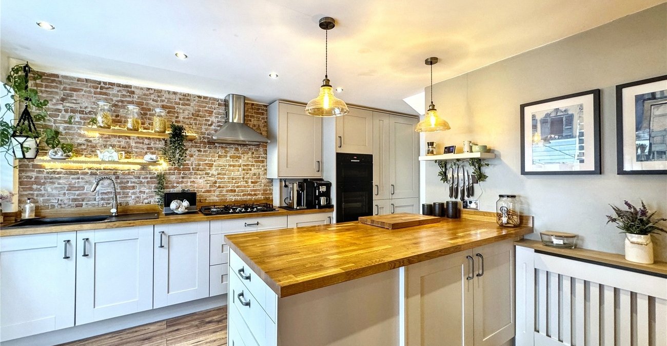 4 bedroom house for sale in Rainham | Robinson Michael & Jackson