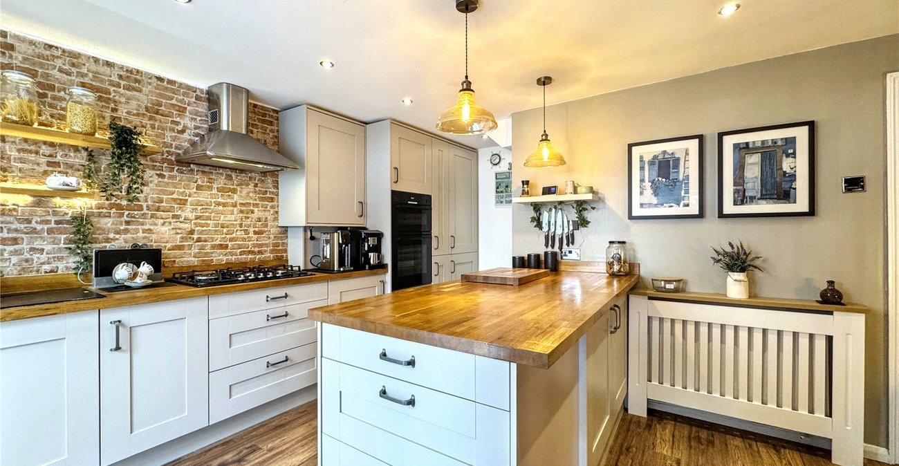 4 bedroom house for sale in Rainham | Robinson Michael & Jackson