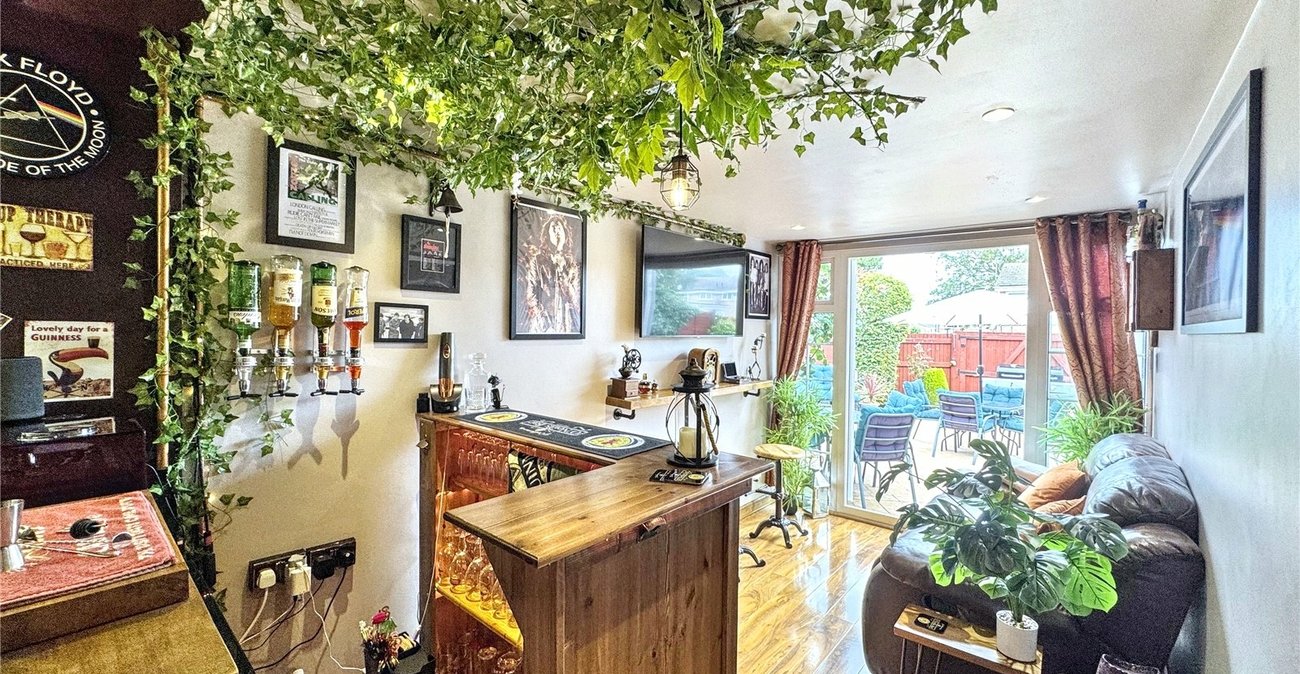 4 bedroom house for sale in Rainham | Robinson Michael & Jackson