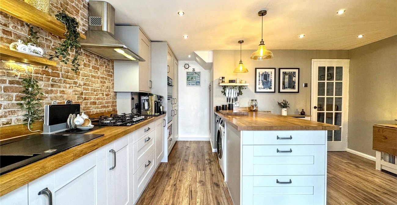 4 bedroom house for sale in Rainham | Robinson Michael & Jackson